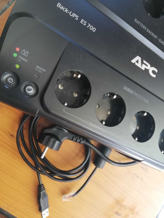 UPS APC ES 700, 405 Watt, 700 VA + cablu date