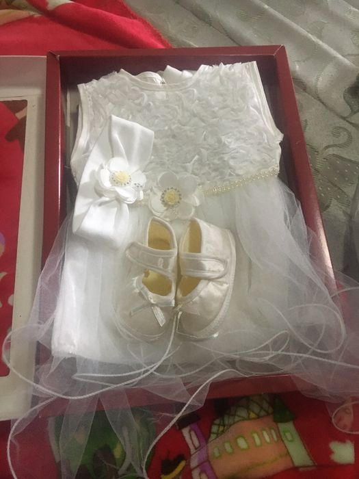 Продам платье на новорожденную девочку