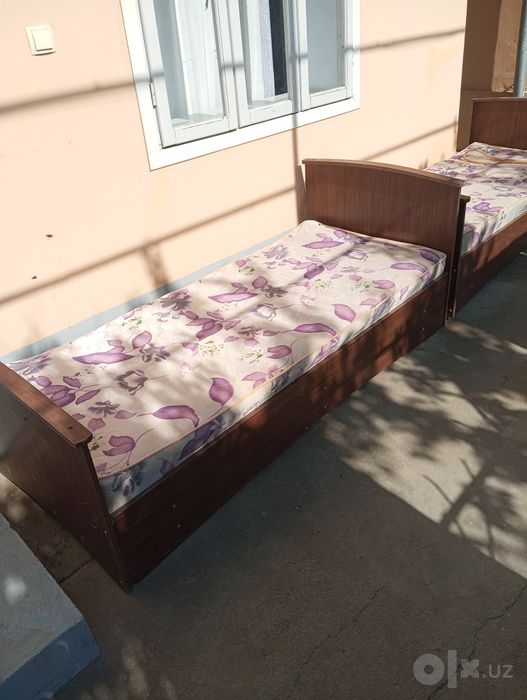 Spalni va stul sotiladi