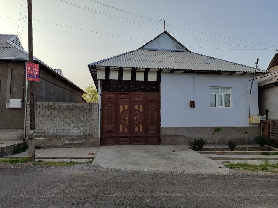 Guliston shahrida zudlik bilan uy sotiladi.