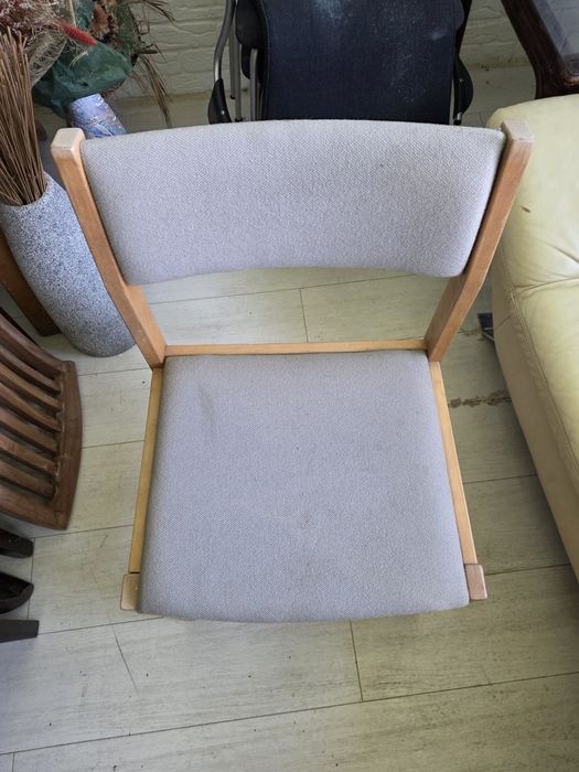 Дървен трапезен стол в стил Mid-Century Modern