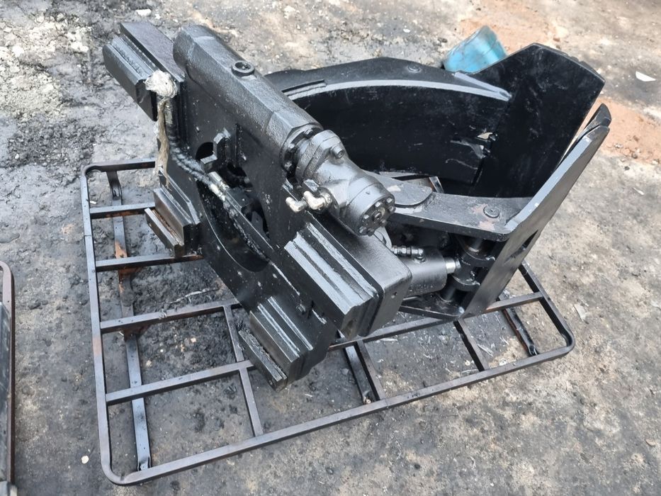 Рулонный зажим для автопогрузчика  с груз.подём 1.5 тн