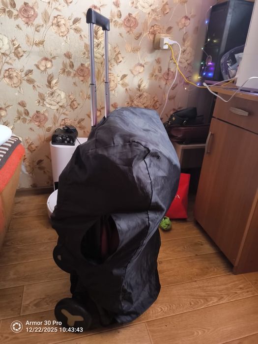 Продам коляску в чехле