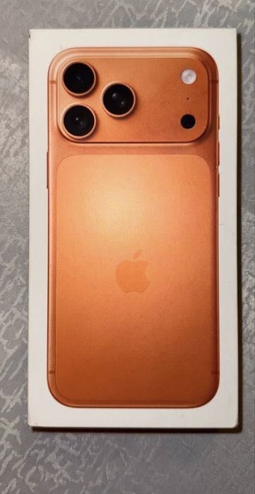 IPhone 17 pro orenj