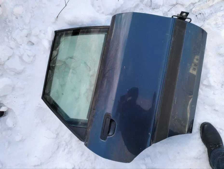 Дверь на ауди 80 в3 со стеклом