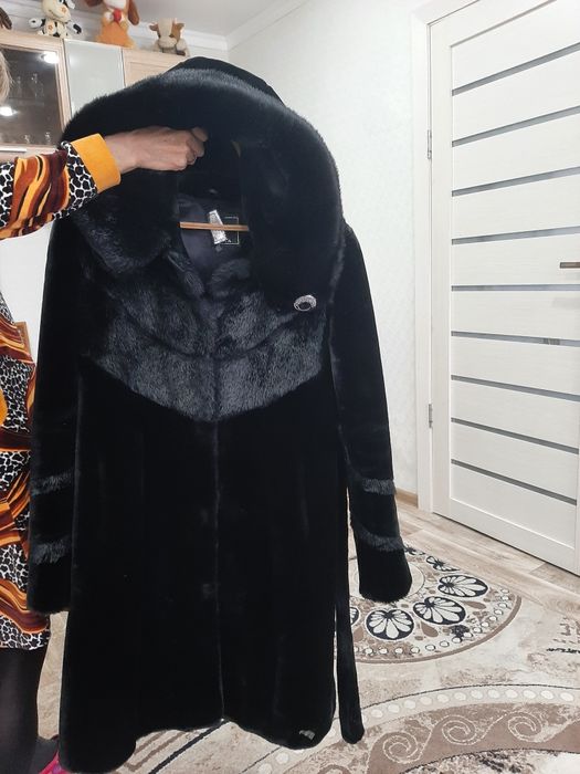 Продам женскую шубу