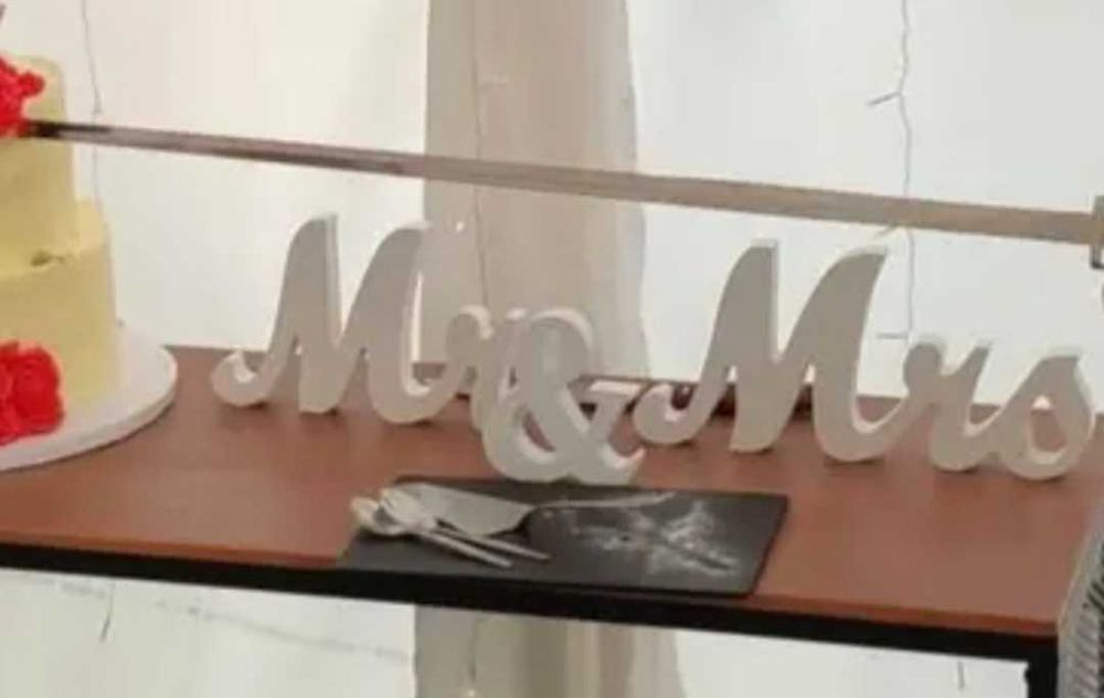 Сватбена декорация Дървена табела Mr. & Mrs.