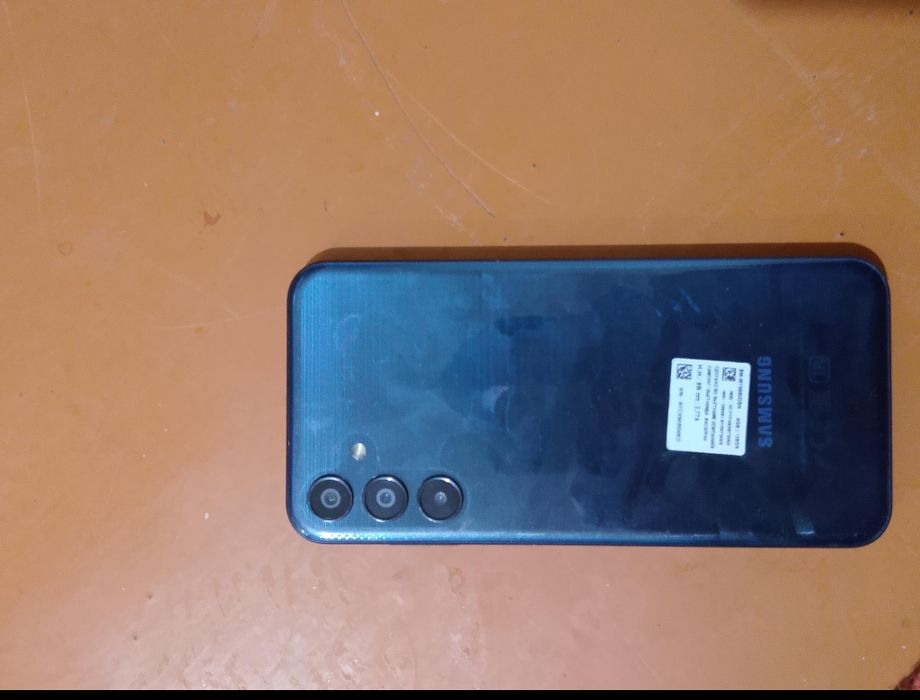 Самсунг m15 5g..