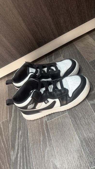 Продам кроссовки