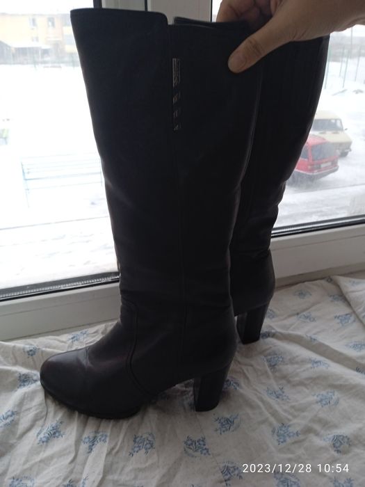 Продам кожаные сапоги