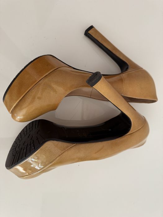 Pantofi eleganți de piele lăcuită linia Cristhelen B. (Musette) 39