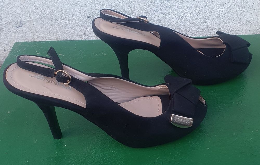 Sandale Jennika nr.39 / Noi