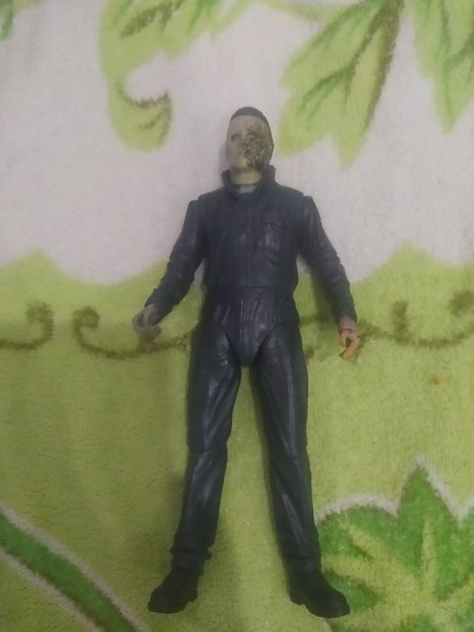 продам фигурку майкл маерса