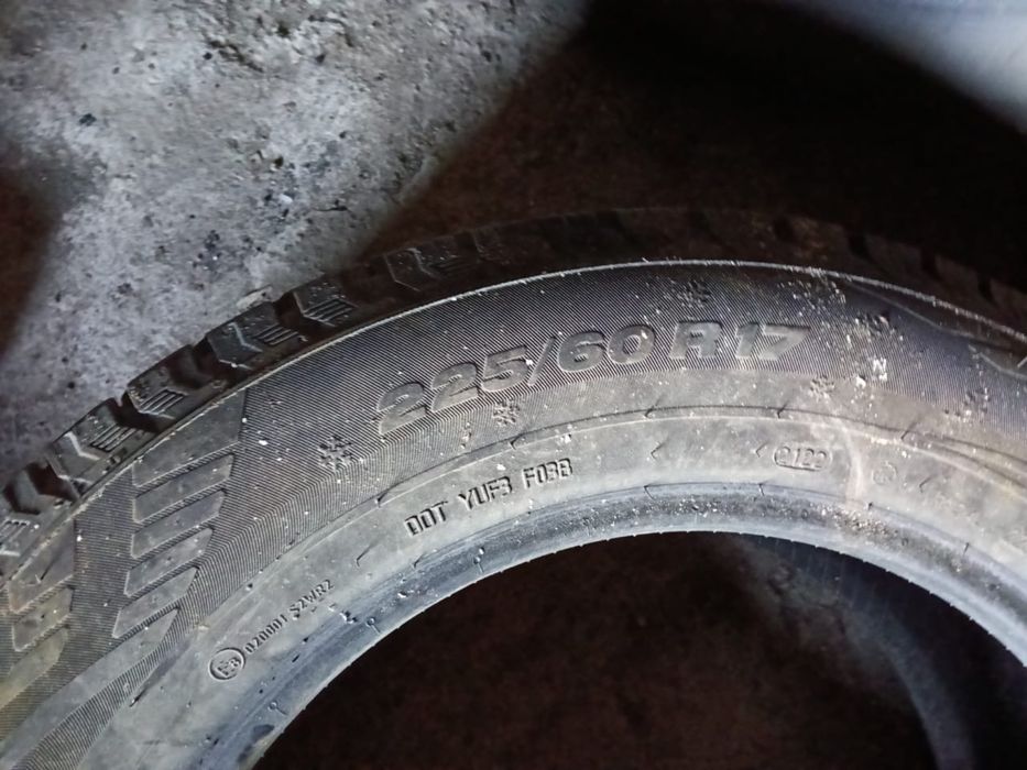 Шины зимные  225/60 R17