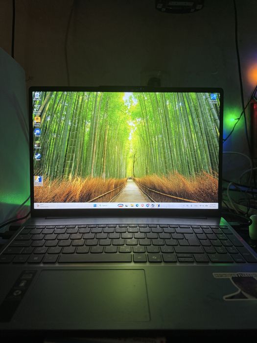 Лаптоп Lenovo IdeaPad Slim (Ryzen 7 7735HS / 16GB DDR5 / Radeon Graphics) — Отлично състояние