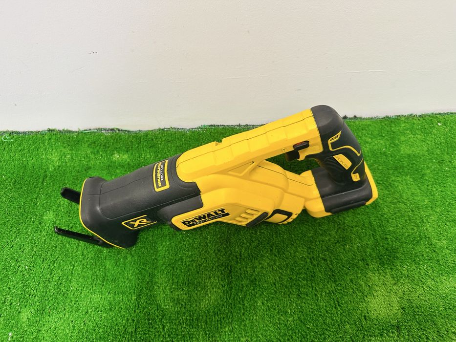 Fierastrau sabie Dewalt DCS367
