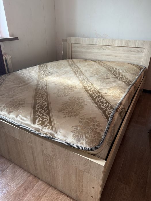 Двухспальная кровать