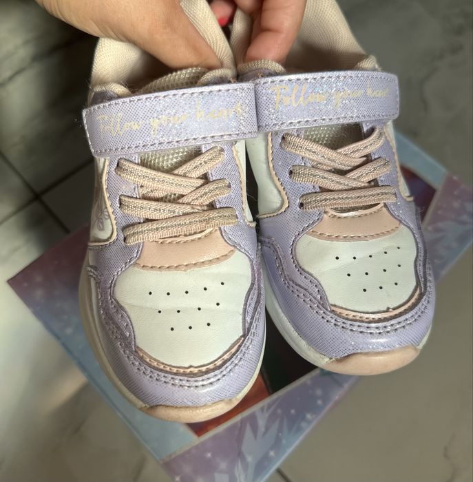 Adidasi cu luminite fetite