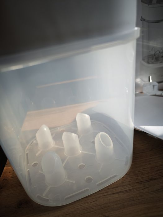 GROWNSY Стерилизатор и сушилня за шишета – НОВ
Компакт