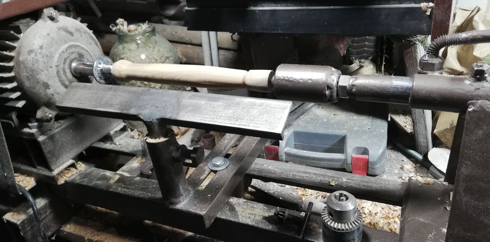 Продам токарный станок по дереву