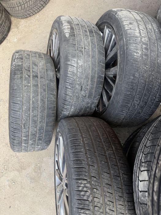 Покрышка 245/40/19