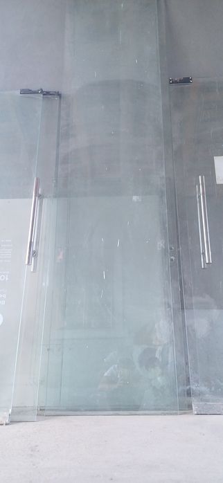 Стеклянные двери