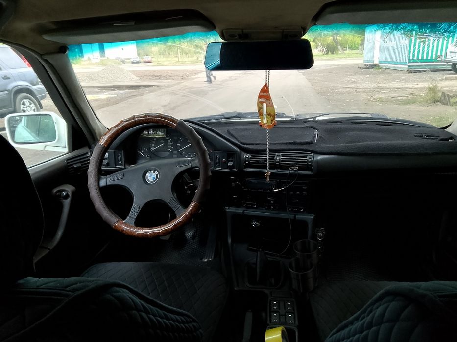 Продам машину BMW 520