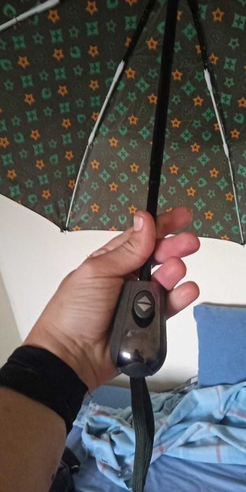 3 бр нови чадъри от мола , единият струва 35 евро