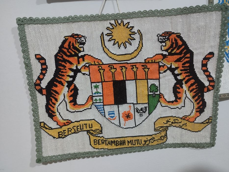 Миллий услуб  ироки кашта (ручная работа)