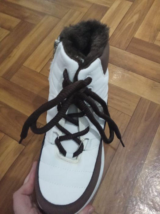 Ботинки зимние  новые не ношение размер 36