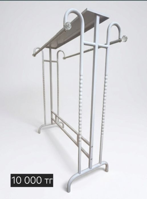 Стойки. Манекены. Зеркало