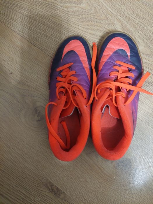 Adidași fotbal rosi