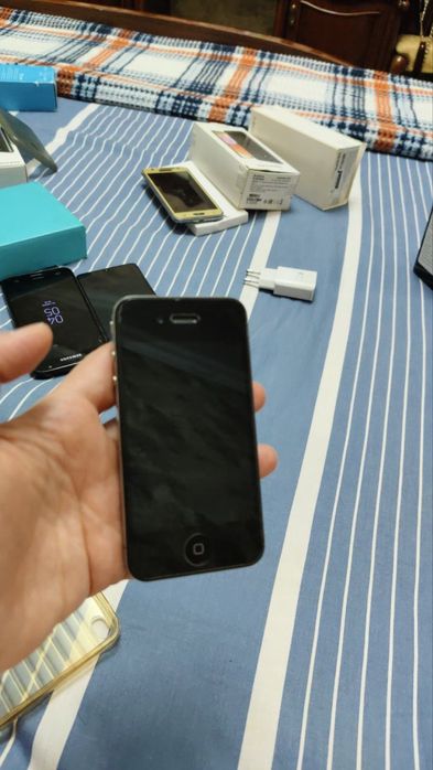 Телефон айфон 4,без коробки