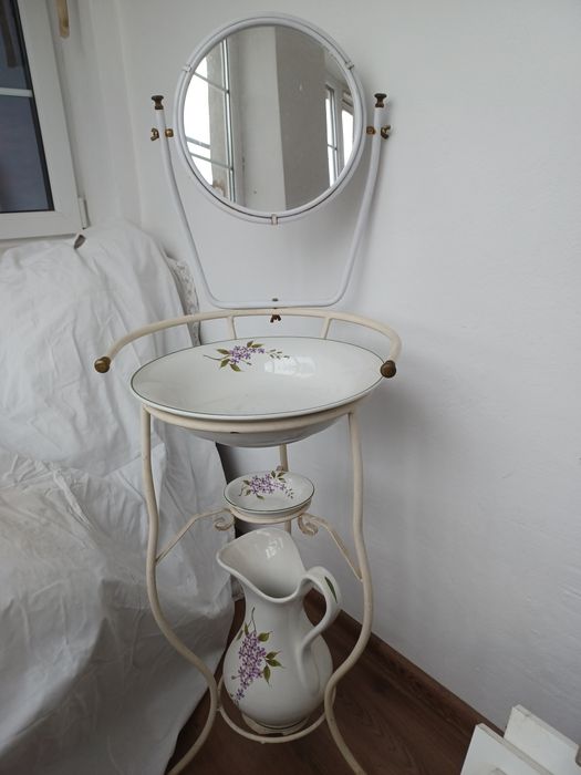 Lavoar si scaun balansoar  in stare impecabila