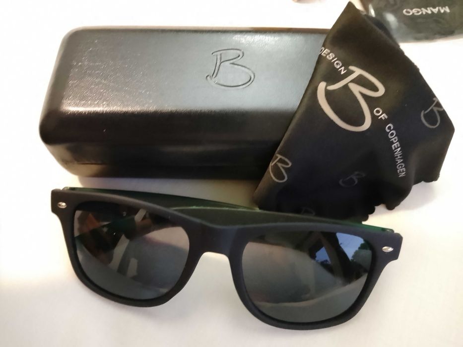 Продавам слънчеви очила