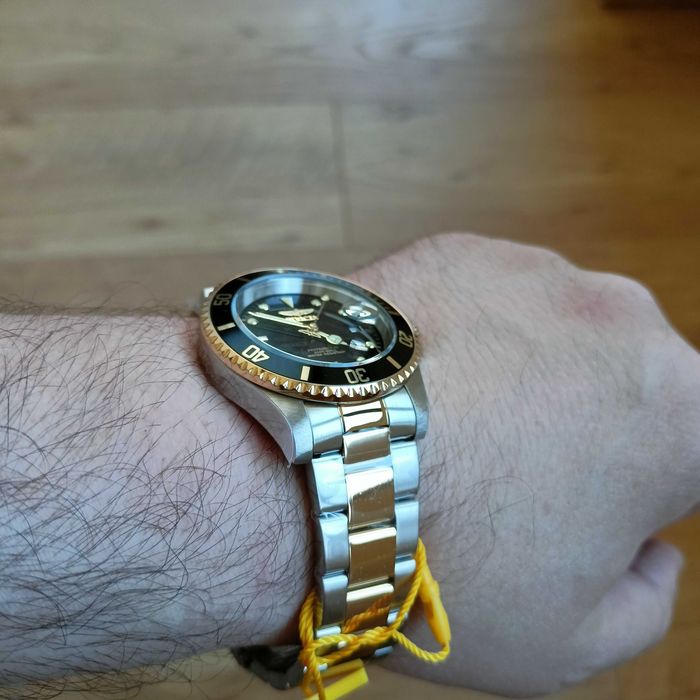 Нова Invicta, 200m, Seiko Caliber/Hattori/TMI C32 кварц, корона на винт