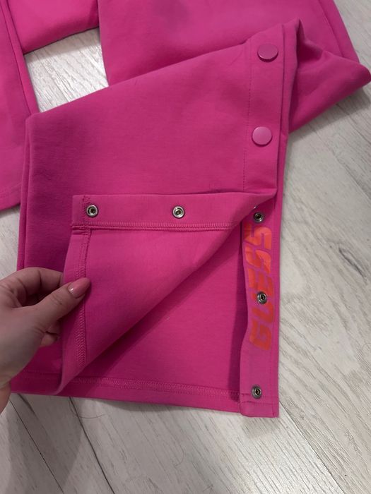 Екип на Guess оригинален