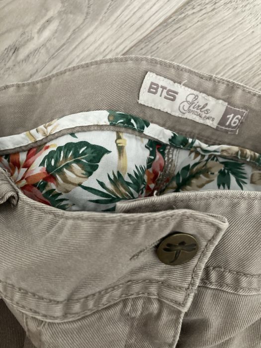 Pantaloni chino crem