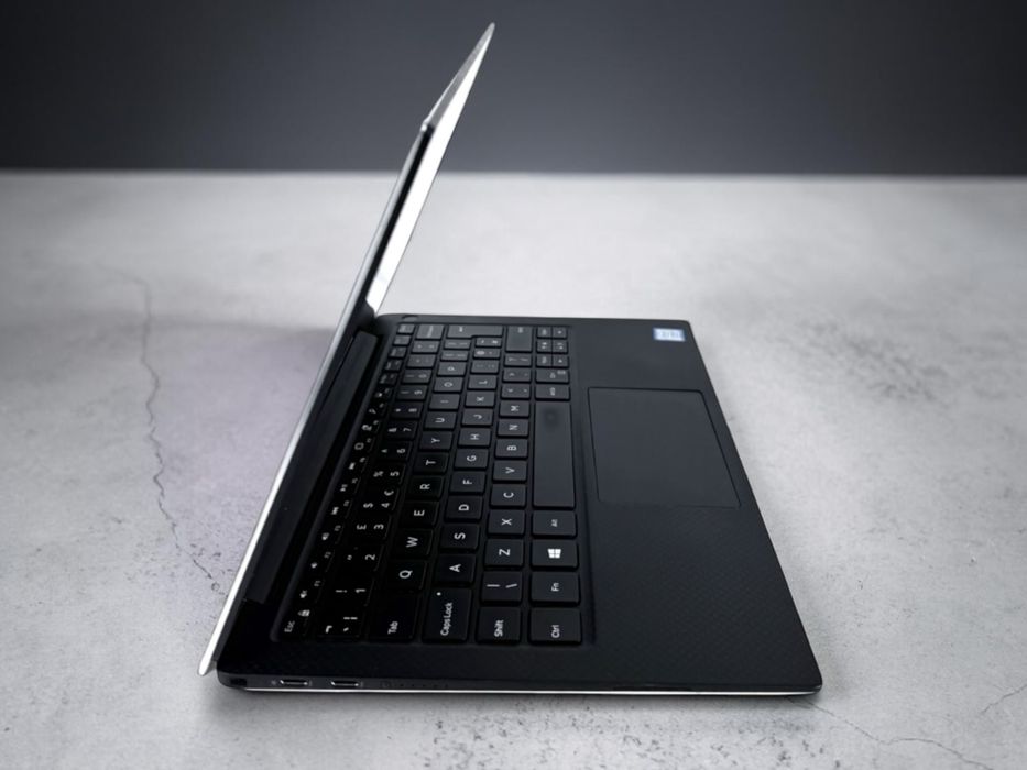 Dell XPS 13 9370 13.3" 4K UHD Touch i5-8250U 8RAM 256GB Intel UHD Graphics 620 Перфектен! Гаранция!