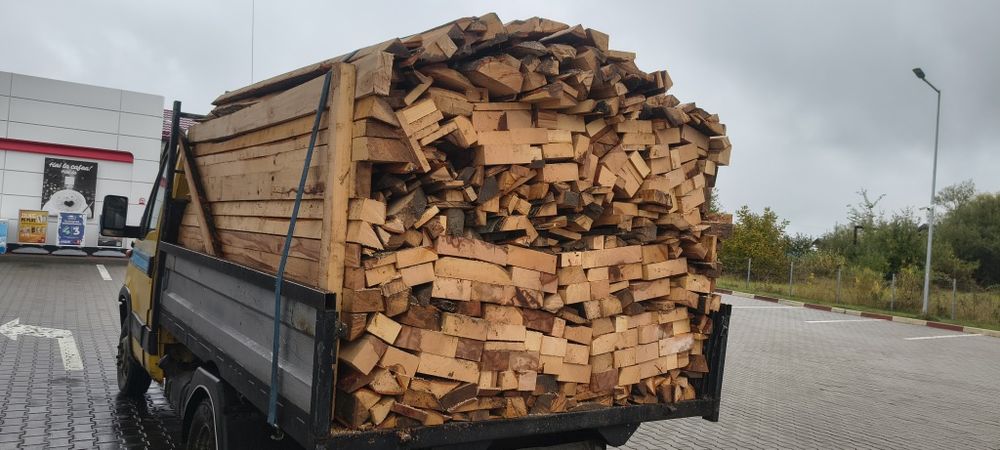 Vând lemn de foc de fabrică