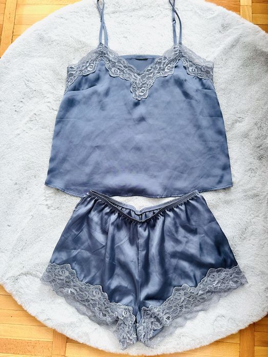 Vând 2 seturi lenjerie satinată H&M