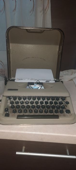 Mașină de scris Irene 1960 impecabilă