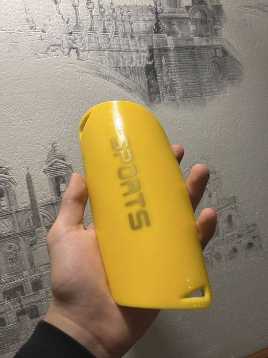 Спортивные футбольные щитки