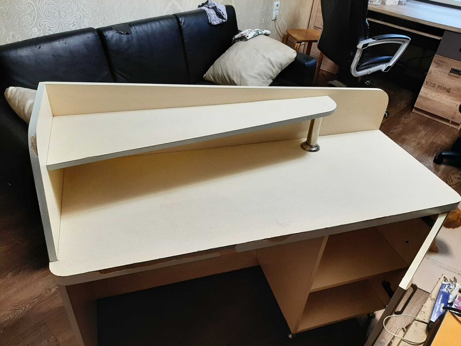 Тумба белая для спальни.