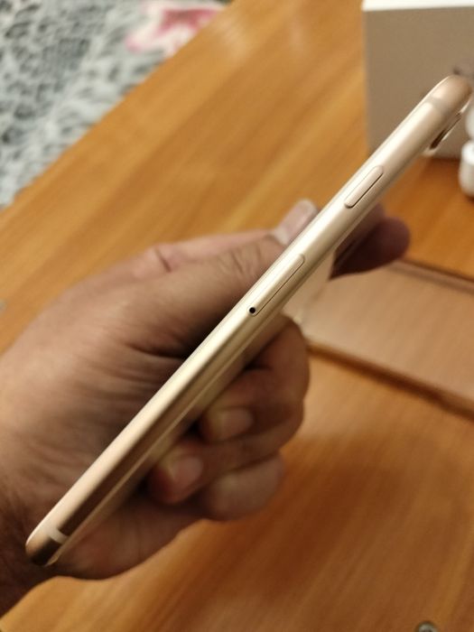 iPhone 8.128gb.+науш