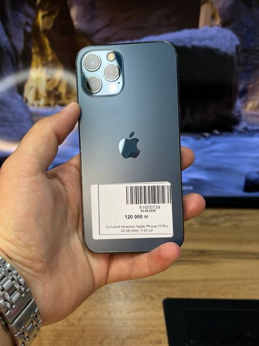 Телефон iPhone 12 Pro