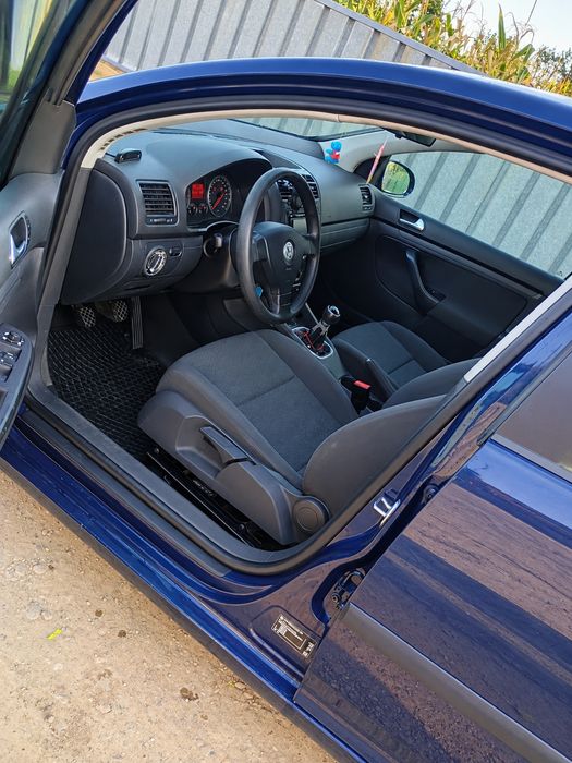 Vând golf 5  1.9.