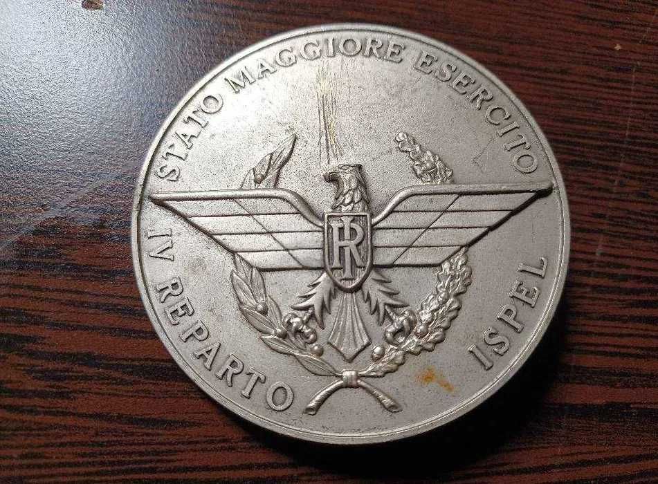 Lot vintage de 8 insigne si medalii diferite 6