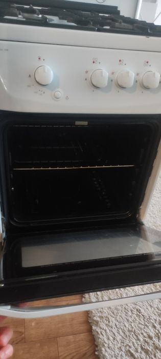 Продам газовую плиту