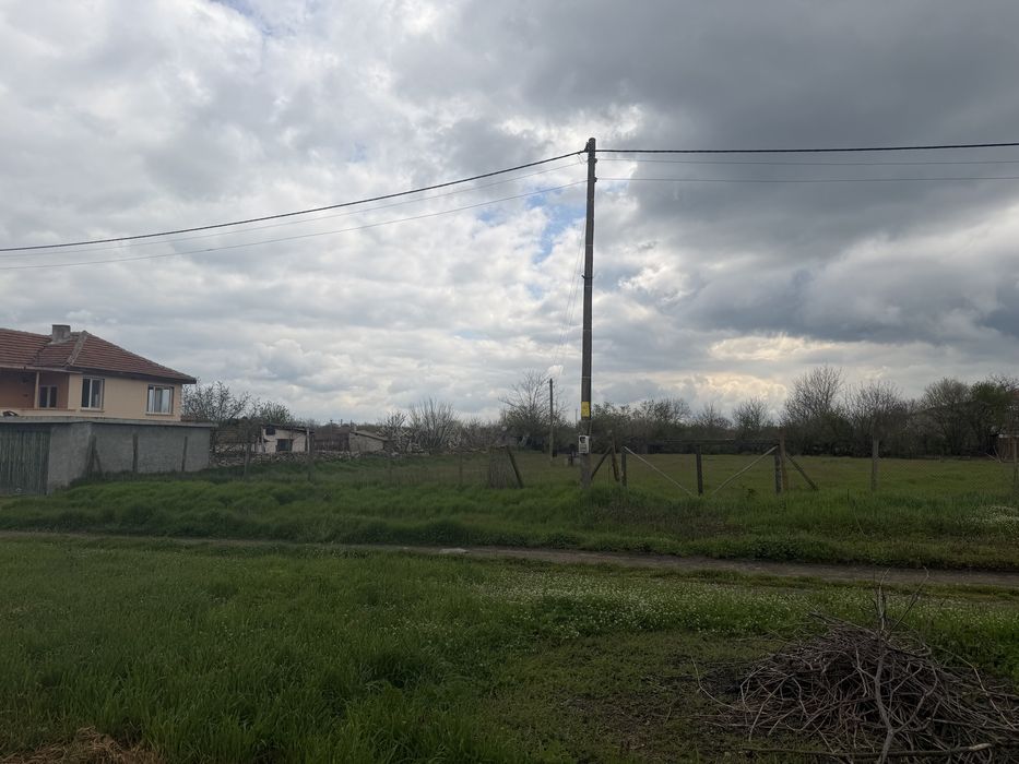 Парцел с ток и вода в гр.Кермен